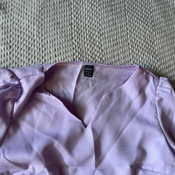 🖤New Solid Lightweight Notched Neck Blouse🖤 - Picture 4 of 7